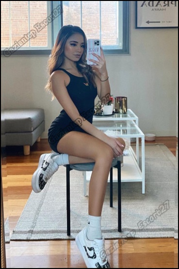 erkeklerini azdıran ateşli genç escort